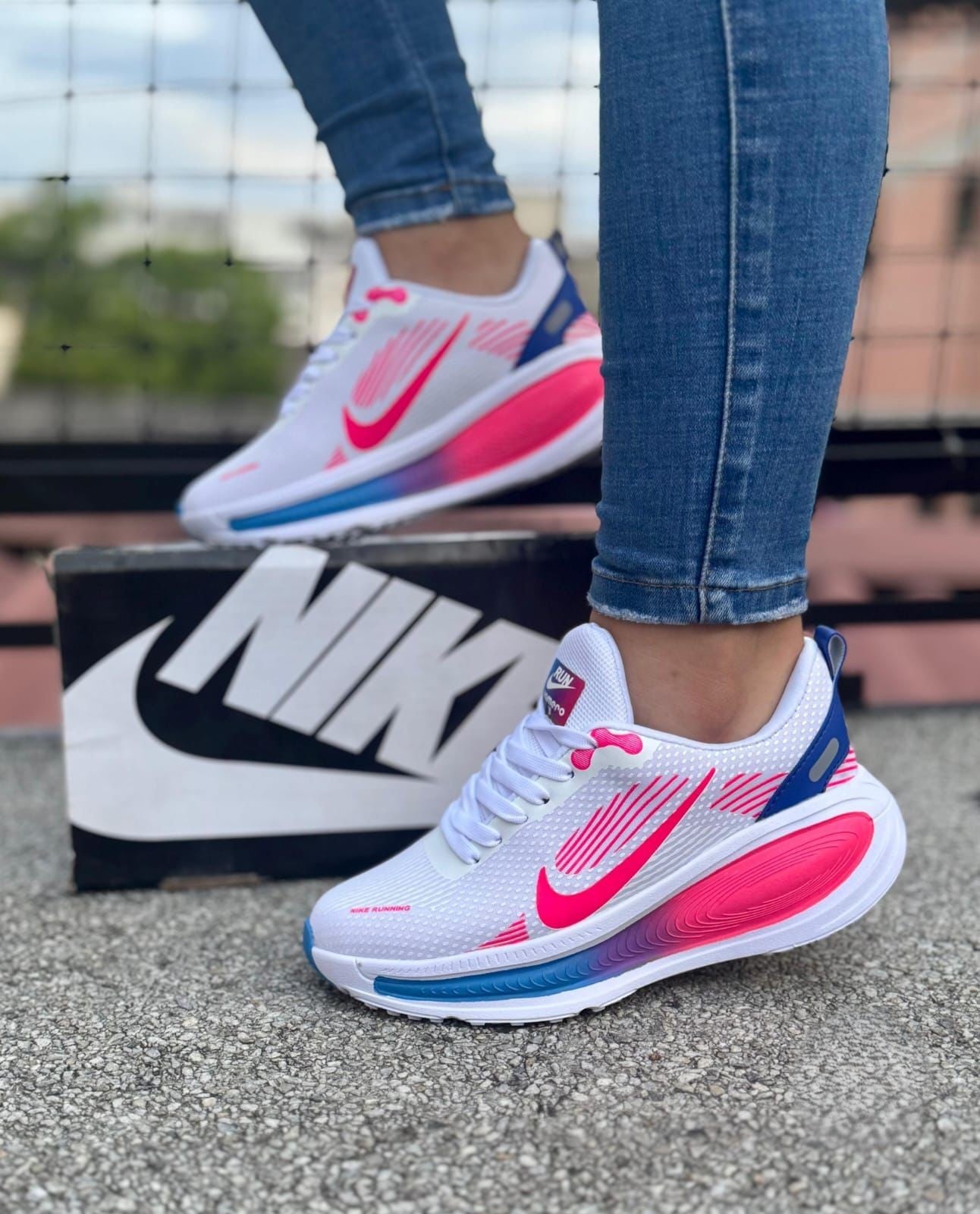 Tenis Nike Zoom Vomero Plus Dama – Comodidad Premium para Correr con Estilo