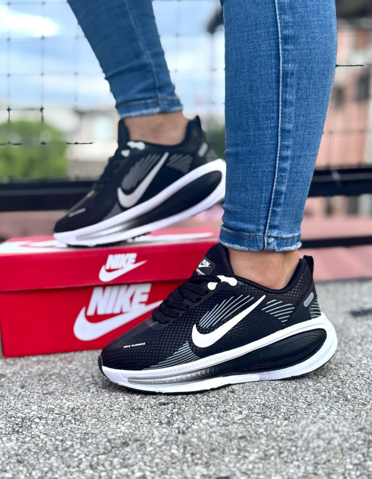 Tenis Nike Zoom Vomero Plus Dama – Comodidad Premium para Correr con Estilo